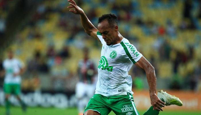 Lateral da Chapecoense é disputado por Bahia, Ceará e Fluminense