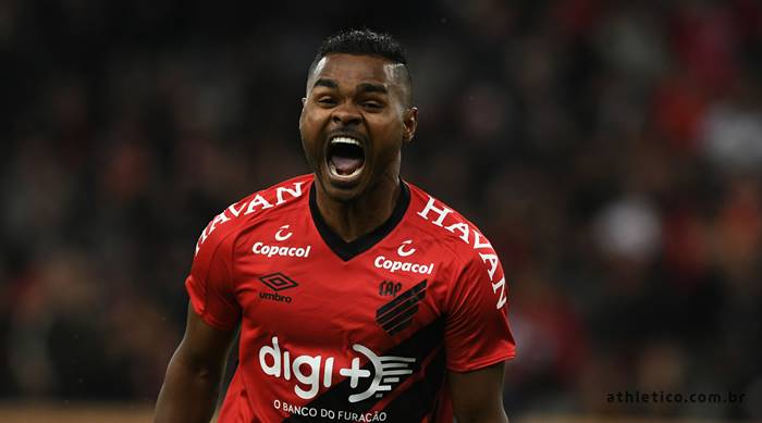 Meia com passagens por Bahia e Vitória está na mira do Corinthians