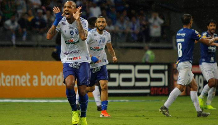 Zagueiro com passagem pelo Vitória permanece no CSA em 2020