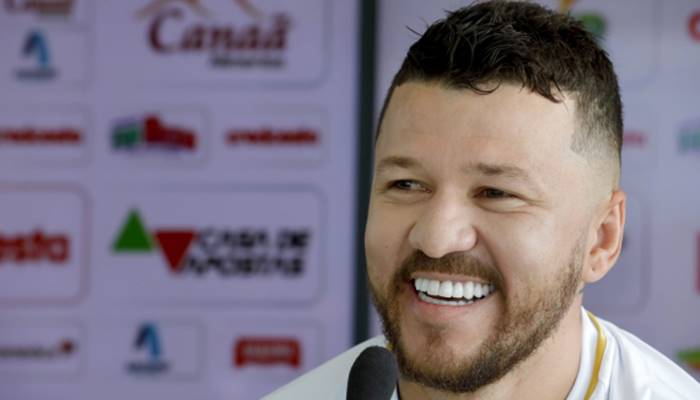 Apresentado, Rossi elogia CT, treinador e elenco: ‘Muito fácil escolher o Bahia’