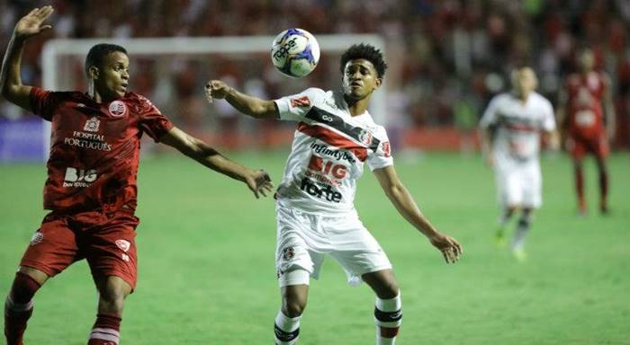 Bahia, Botafogo e Bragantino tentam contratar lateral do Santa Cruz