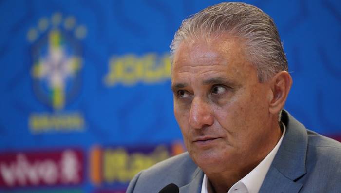 Tite tem dúvida entre dois atacantes que atuam no futebol brasileiro