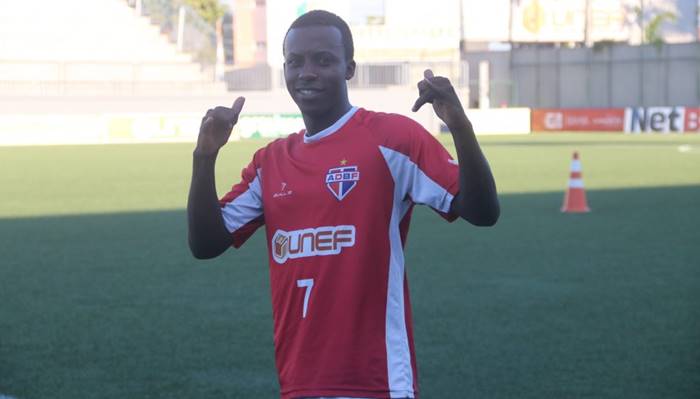 Destaque do Bahia de Feira relata início tardio no futebol profissional