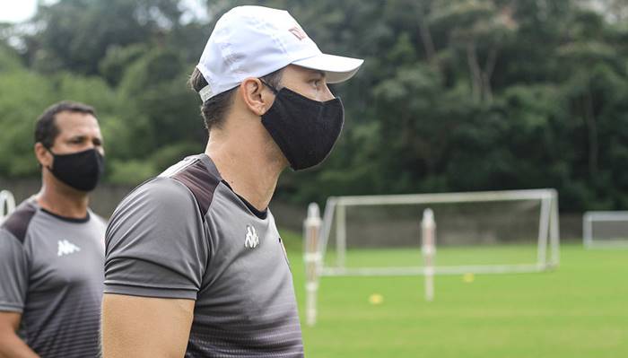 Presidente do Vitória garante manutenção de Bruno Pivetti: “Não vou ser louco”