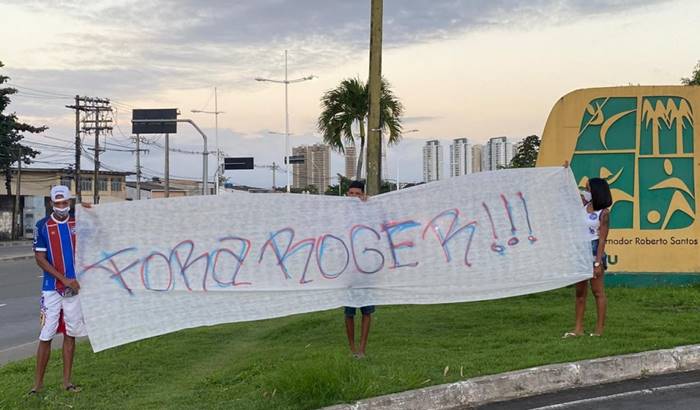 Bamor protesta antes da estreia do Bahia na Série A e pede saída de Roger