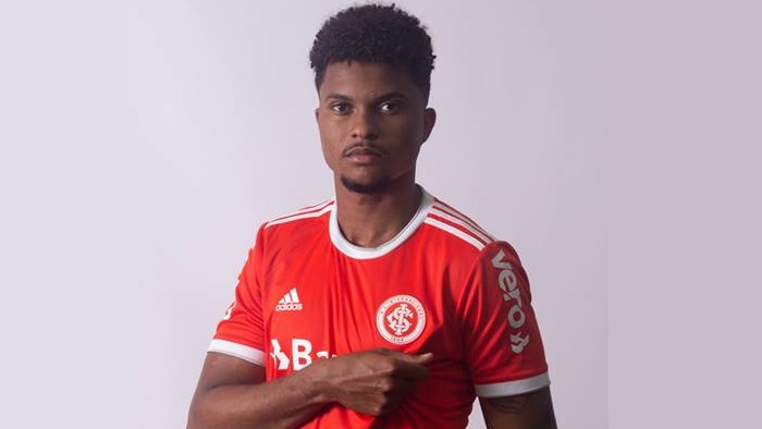 Confirmado: Internacional anuncia contratação de ex-zagueiro do Vitória