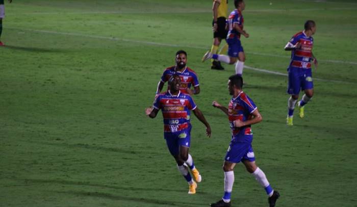 Fortaleza desencanta, vence a primeira na Série A e deixa o Z-4