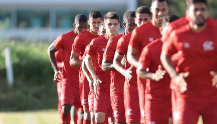 Kleina encontra elenco do Náutico em Salvador e inicia preparação para pegar o Vitória