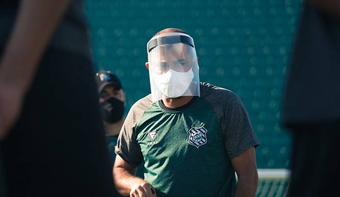 Técnico testa positivo para covid-19 e não comanda o Figueirense contra o Vitória