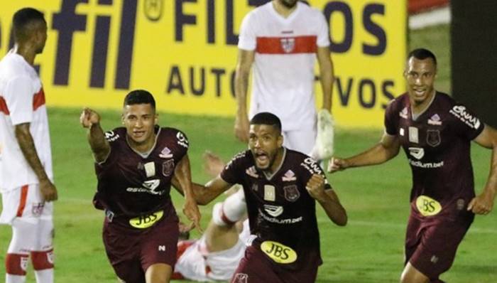 Adversário do Vitória tropeça de novo e segue sem vencer na Série B