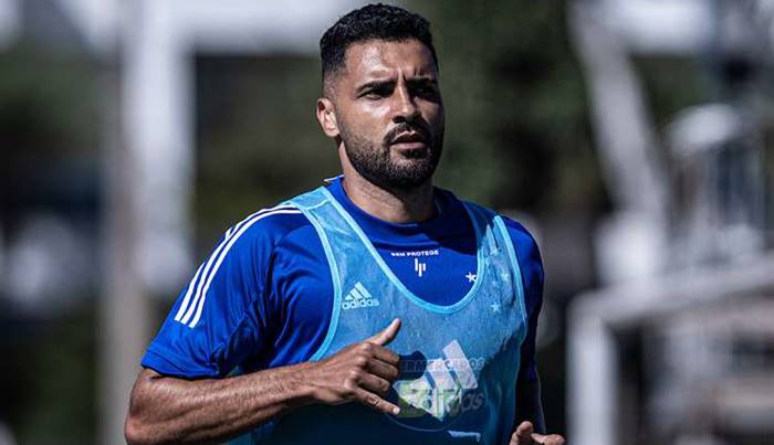 Após entrar em lista de dispensa, ex-Bahia é reintegrado no Cruzeiro