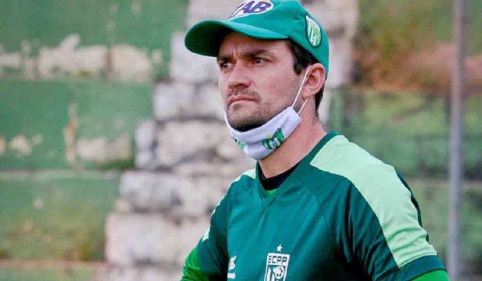 Vitória da Conquista anuncia saída do técnico Joaquín Monastério