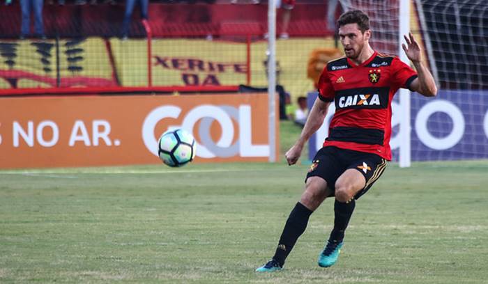 Sem renovar com o Sport, lateral está acertando com o Vitória