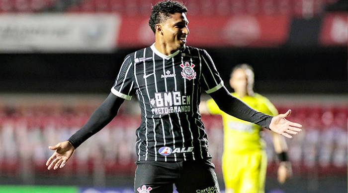 Fortaleza atravessa o América-MG e vai anunciar volante do Corinthians