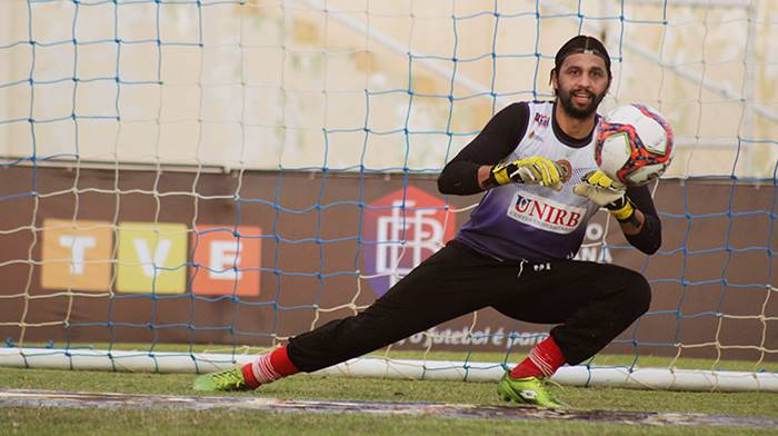 Goleiro da Juazeirense elogia técnico e vê grupo fortalecido para 2022