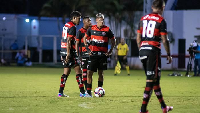 Vitória enfrenta sequência de adversários diretos na luta contra o rebaixamento