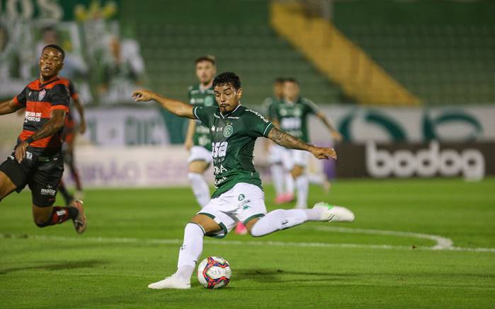 Tanto na quantidade de jogos em todas as competições quanto na Série B do Campeonato Brasileiro, o Vitória está atrás do Guarani