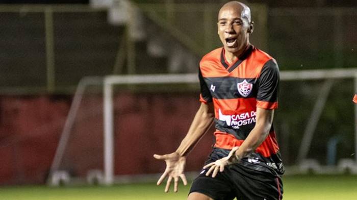 Zagueiro e volante acionam o Vitória na Justiça por dívidas trabalhistas