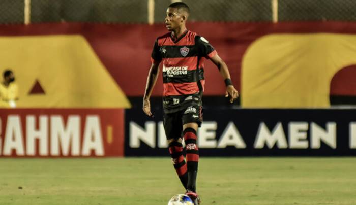 Lateral promissor do Vitória recebe sondagem do Athletico-PR