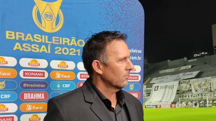 Dabove vê expulsão como determinante para derrota do Bahia: “Complicou o jogo”