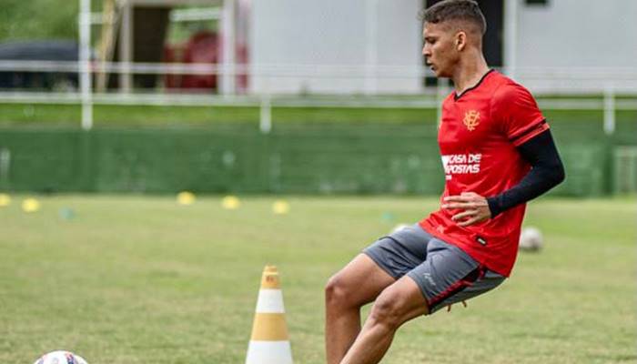 Gabriel Santiago participa de coletivo e se aproxima de retorno no Vitória
