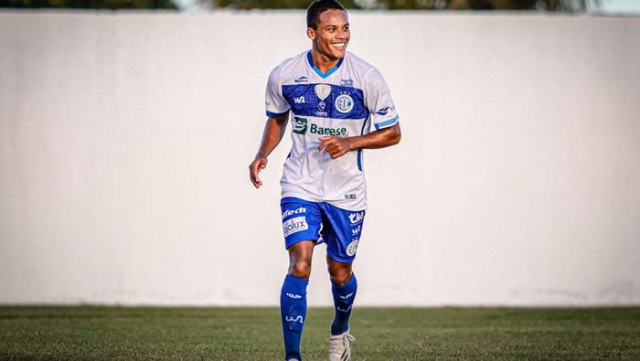 Atacante ressalta que Confiança vai buscar os três pontos contra o Vitória
