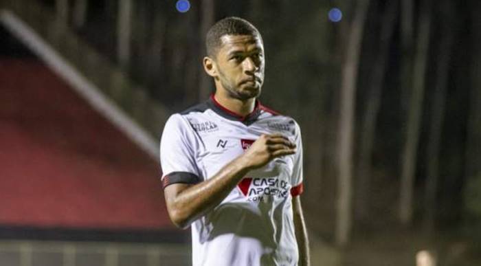 Atacante do Vitória prega dedicação total para momento decisivo da Série B
