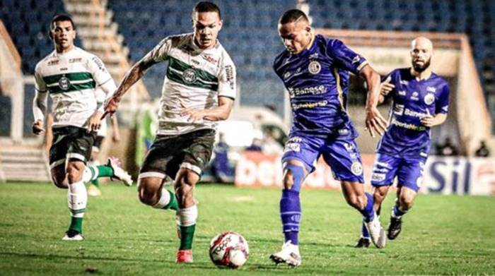 Concorrente direto do Vitória, Confiança tem 97% de chance de rebaixamento