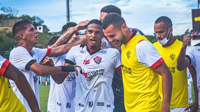 David festeja gols em retorno ao time titular do Vitória: ‘Segui trabalhando calado’