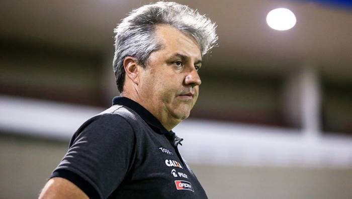 Kleina prega sabedoria contra o Vitória para conquistar 1º triunfo diante do torcedor