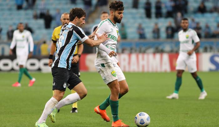 Grêmio tropeça de novo, segue no Z4, mas joga o Bahia para o 18º lugar