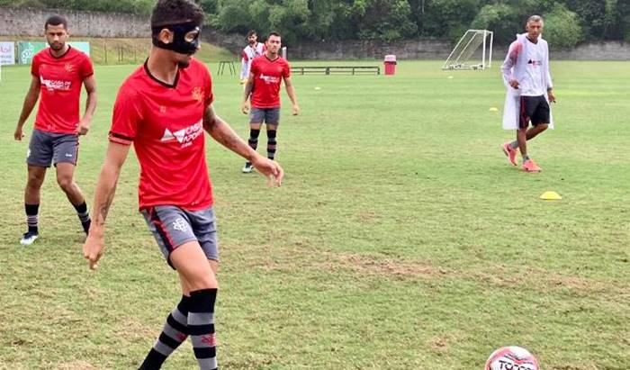 Manoel inicia fase de adaptação à máscara de proteção facial 3D