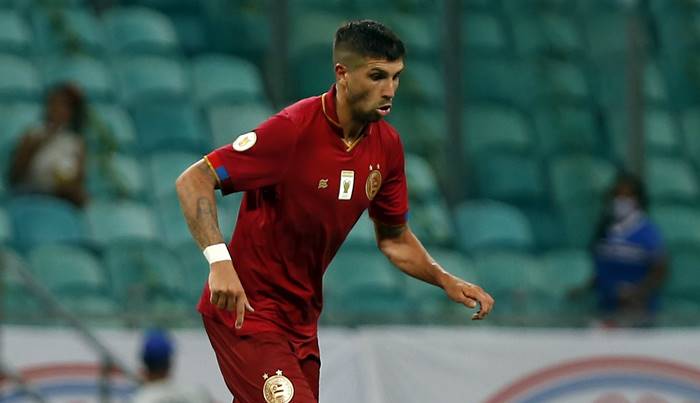 Meio-campistas levam 3º amarelo e desfalcam o Bahia contra o Fluminense