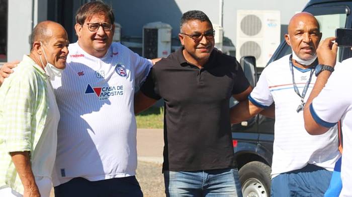 Em Porto Alegre, Bahia recebe visita de Roger Machado e Paulo Paixão