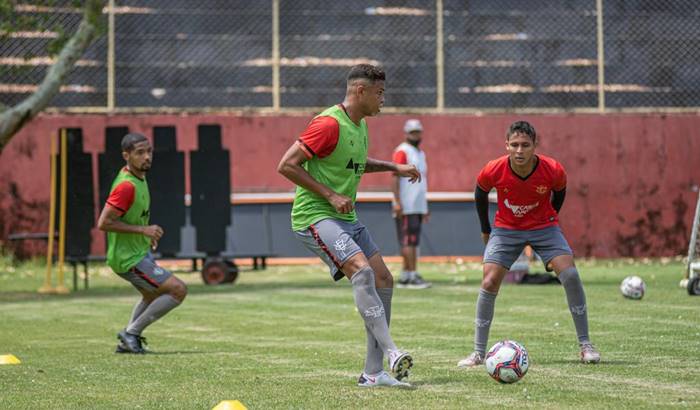 Vitória encerra preparação para jogo decisivo contra o Confiança