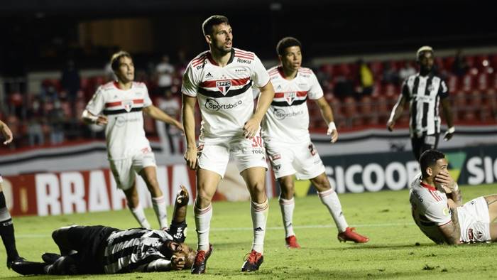 Na reestreia de Ceni, São Paulo e Ceará empatam e seguem próximos do Z4