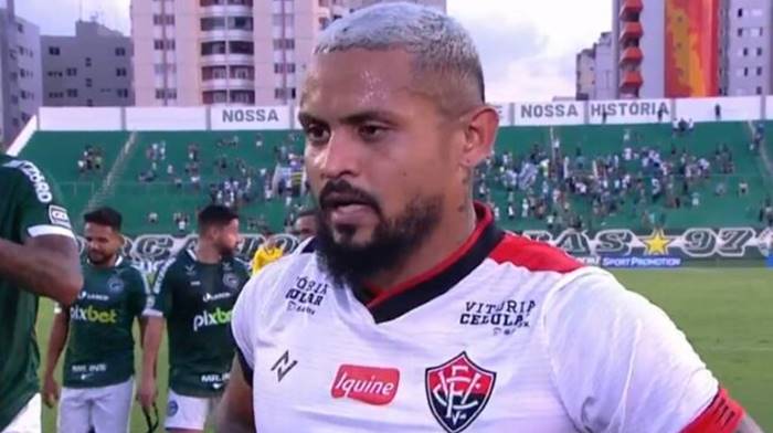“Se for para cair, temos que cair lutando”, diz lateral do Vitória
