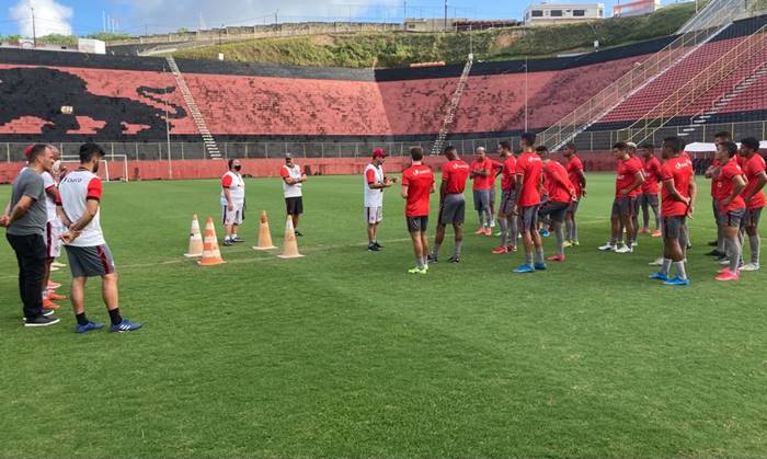 Vitória terá mudança no meio-campo contra o Confiança; Veja provável time