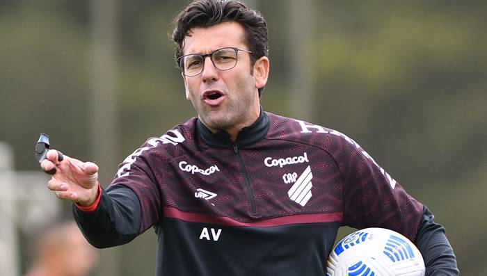 Athletico-PR terá duas mudanças contra o Bahia; veja provável escalação