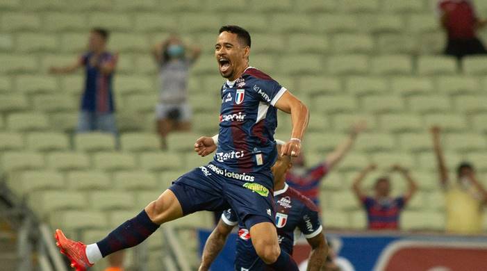 Fortaleza vence, passa o Flamengo e assume a vice-liderança da Série A