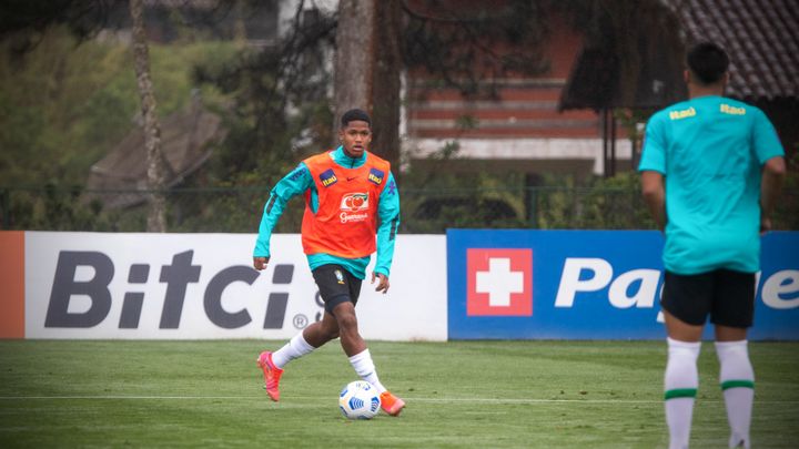 Lateral do Bahia se apresenta à seleção sub-18 para torneio no México