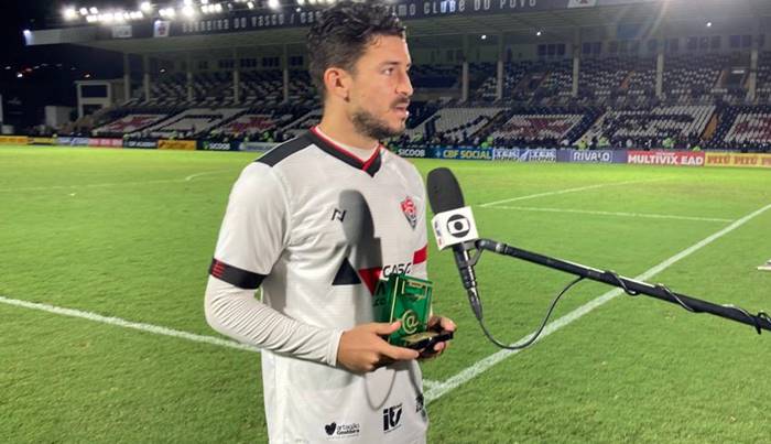 Destaque na vitória sobre o Vasco, Marcinho pede pés no chão ao Vitória