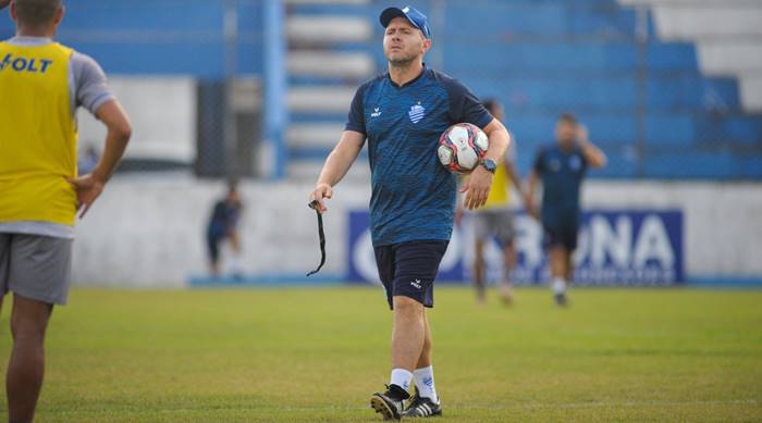 CSA tem uma mudança certa para pegar o Vitória; veja provável time