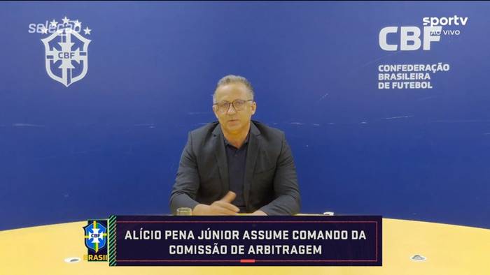 Novo chefe de arbitragem defende árbitros brasileiros e busca diminuir pressão