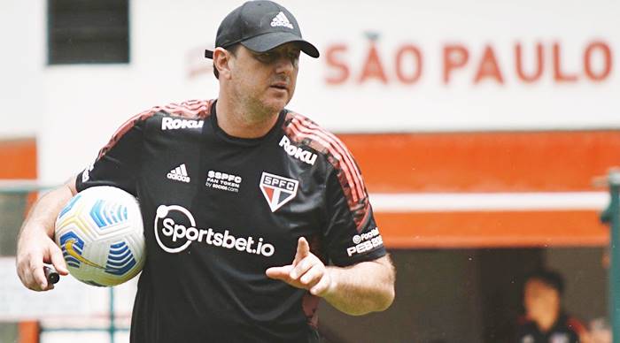 Ceni faz testes no São Paulo de olho no Bahia; veja provável time