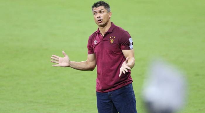 A dois dias do jogo contra o Bahia, Sport demite técnico Gustavo Florentín