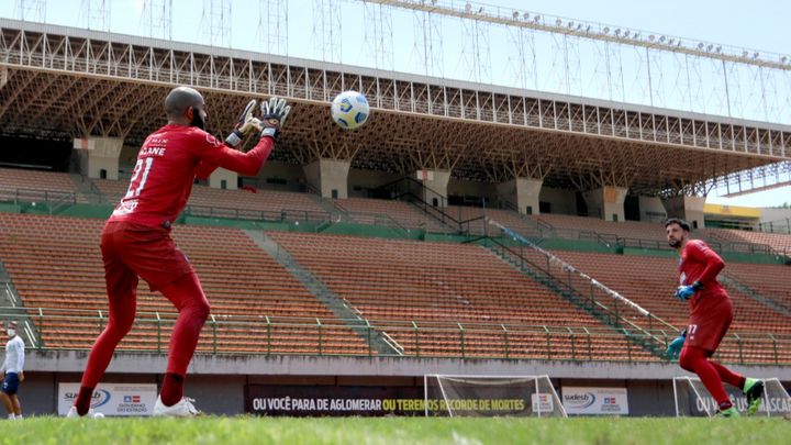 Guto comanda treino tático antes da viagem para o Rio de Janeiro