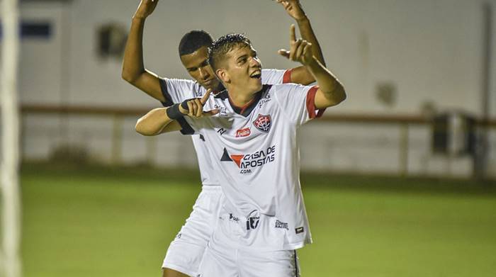 Empresário confirma sondagens de clubes do exterior por meia do Vitória