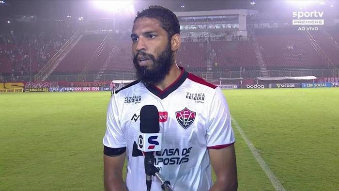 Wallace celebra vitória no Barradão e exalta torcida: “Isso que nos motiva”