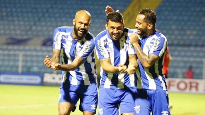 Avaí pode perder acesso à Série A após denúncia de atletas; CSA ficaria com a vaga